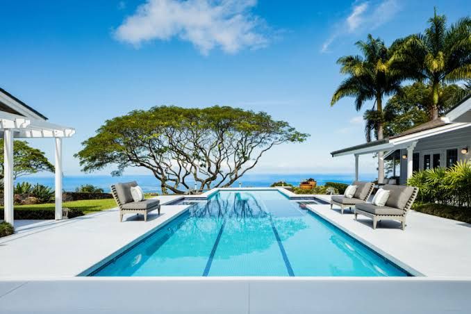 Infinity pool overlooking the Kona coastline