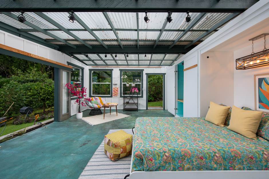 The greenhouse studio at Hale Lauleʻa with museum-grade track lighting