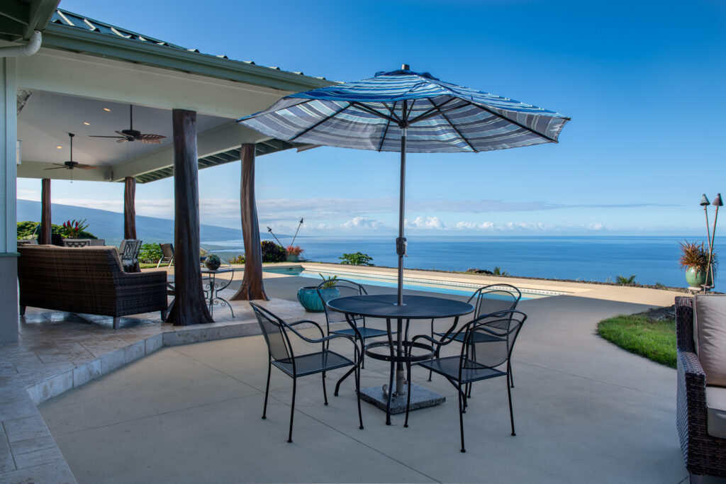 Ocean-View Lanai 